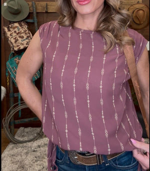 Woman wearing a mauve top with a pattern