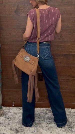 Woman wearing a mauve top with a pattern