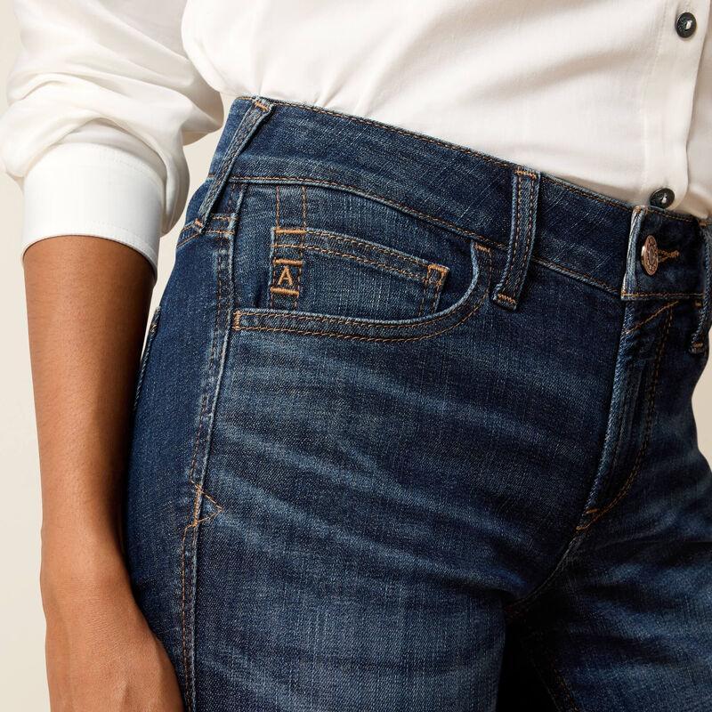 Distinct pocket seams and a universally flattering fit define these boot-cut jeans as an instant classic.