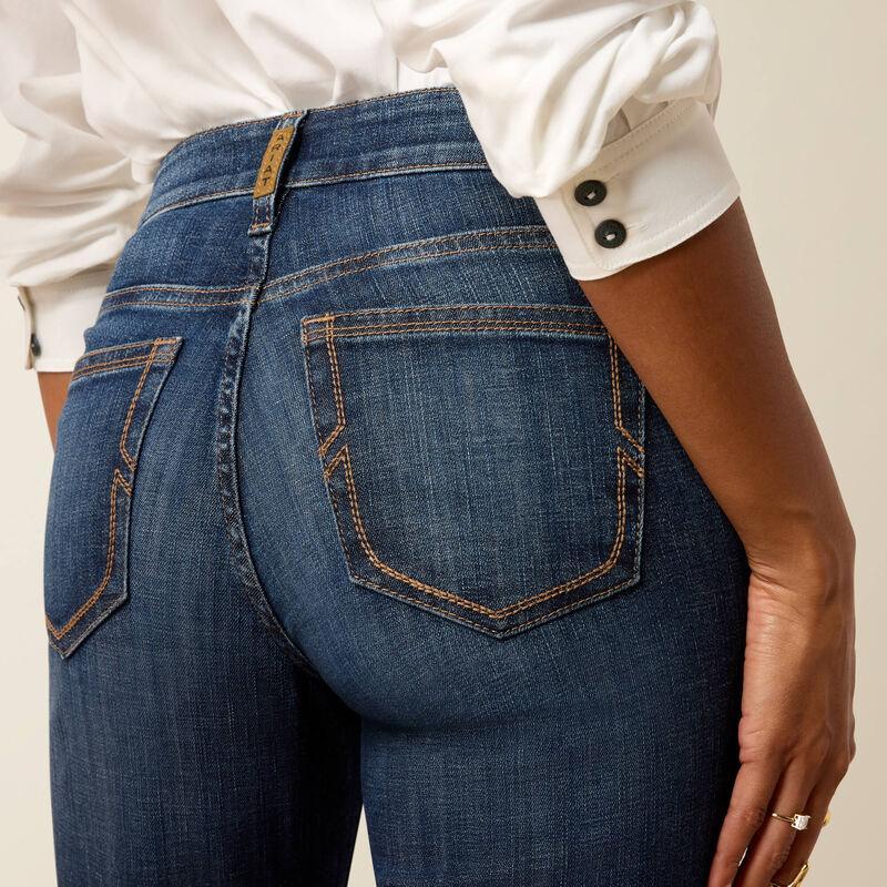 Distinct pocket seams and a universally flattering fit define these boot-cut jeans as an instant classic.