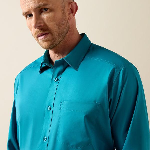 Man wearing a turquoise shirt
