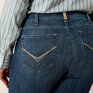 This trouser features intricate 3D pocket detailing and a comfortable figure-flattering rise