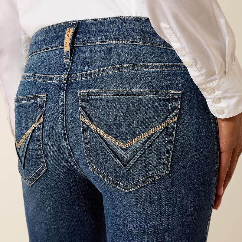 This trouser features intricate 3D pocket detailing and a comfortable figure-flattering rise
