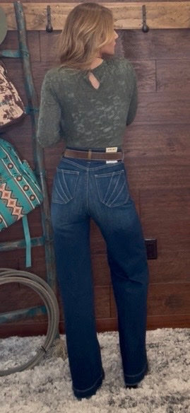 Woman wearing a green patterned long-sleeve top 