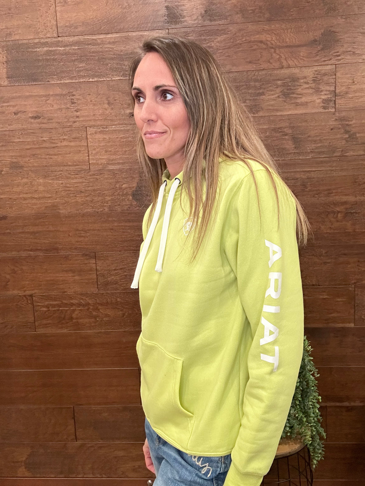 WOMEN'S Ariat Logo Hoodie