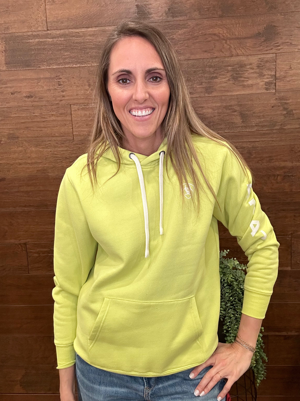 WOMEN'S Ariat Logo Hoodie