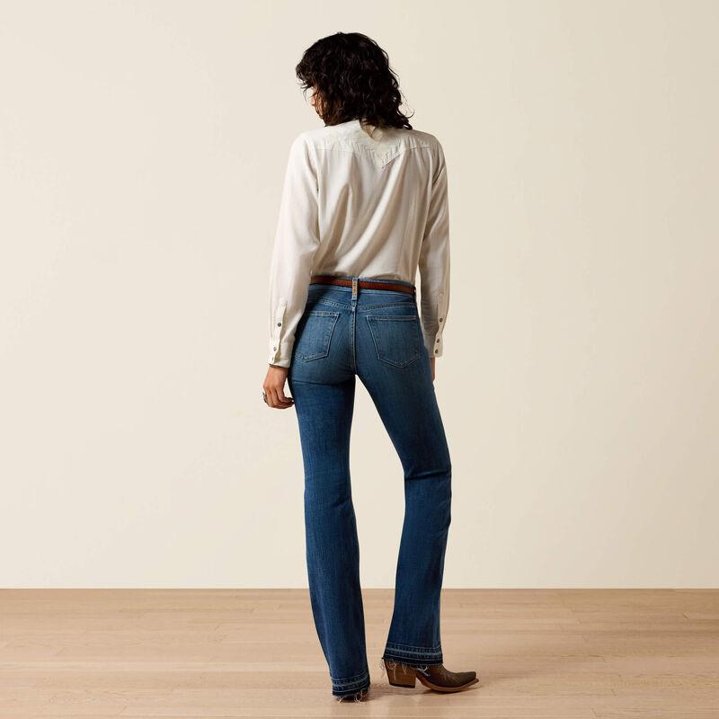 Person wearing a white shirt and blue jeans 