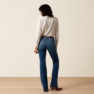 Person wearing a white shirt and blue jeans 