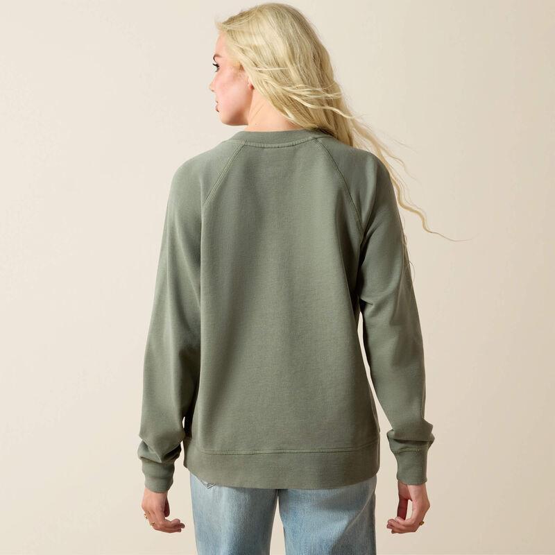 Stylish and comfortable, this oversized sweatshirt 